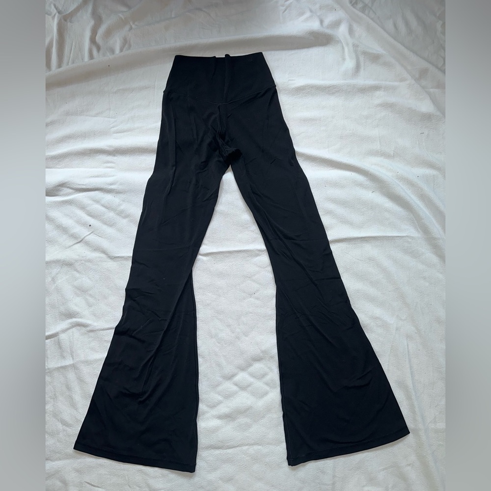 Barely worn, American eagle aerie flare, cross leggings in black size Med